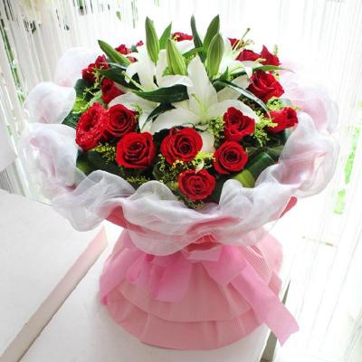 五二零鲜花速递 生日鲜花预定 19朵玫瑰花百合花混搭花束 款六