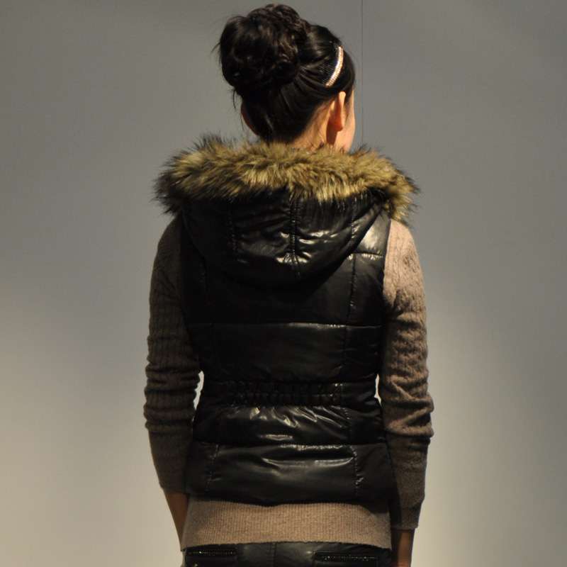 Feelie韩版时尚<em>女款带帽毛领</em>棉<em>马甲</em>FW12427