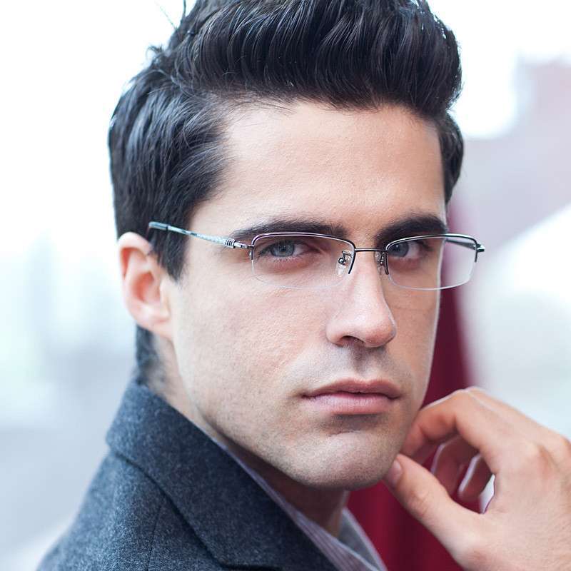 我刚配的眼镜为什么带上看手机有点弯凸的感觉