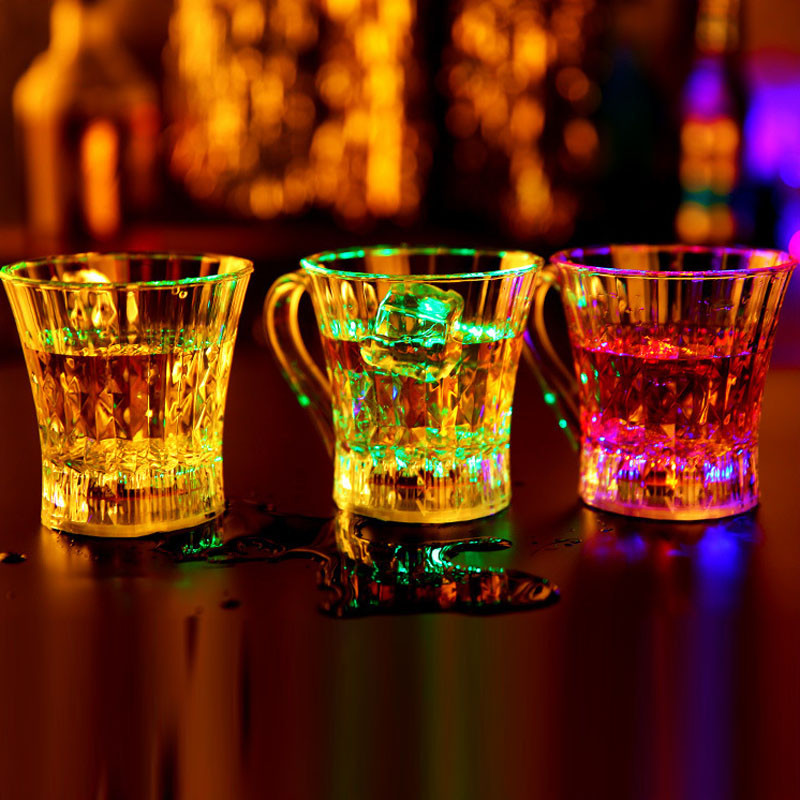 巨头感应倒酒水发光杯酒吧炫丽七彩啤酒杯