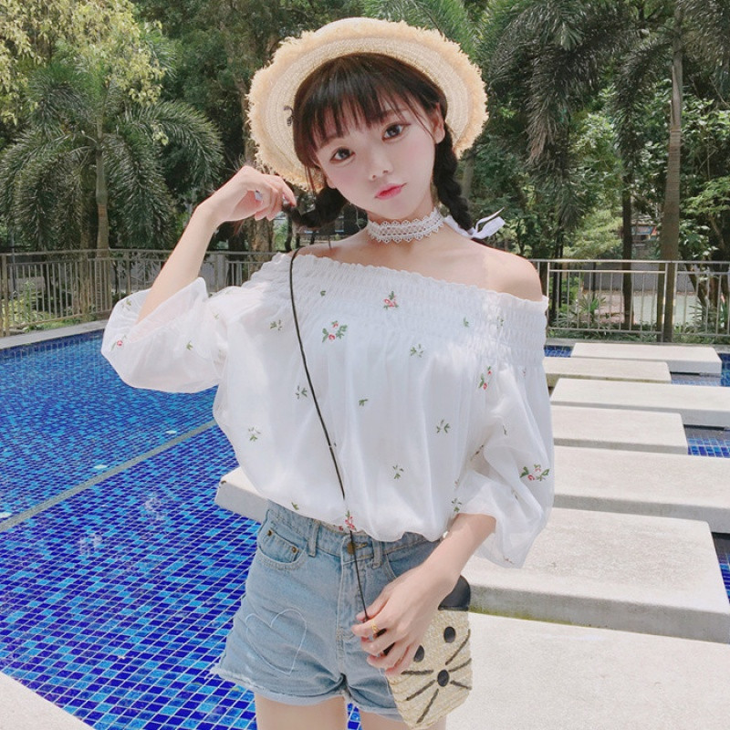 新款夏季女装小清新碎花露肩一字领上衣网纱拼接宽松灯笼袖蕾丝衫学生