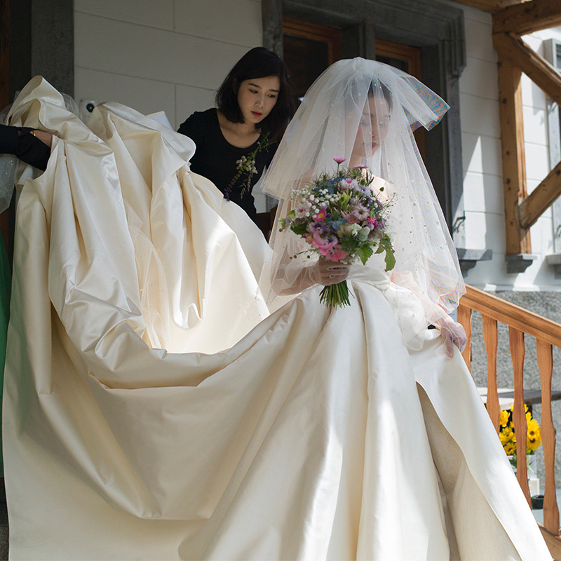 晚晚同款婚纱礼服2017新款新娘结婚韩版简约显瘦抹胸拖尾缎面大码