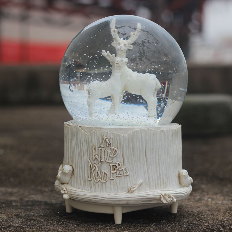 旋转飘雪花水晶球欧式麋鹿音乐盒八音盒摆件生日情人节圣诞礼物