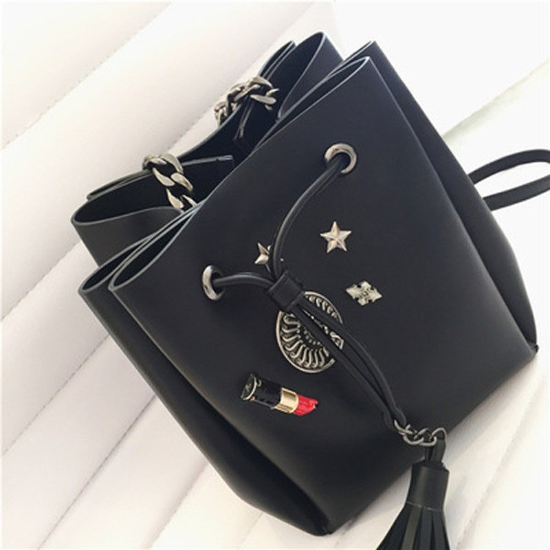 薇思黛 2016新款 欧美时尚黑色勋章水桶包女包 铆钉徽章抽带流苏链条单肩斜挎包 黑色大号