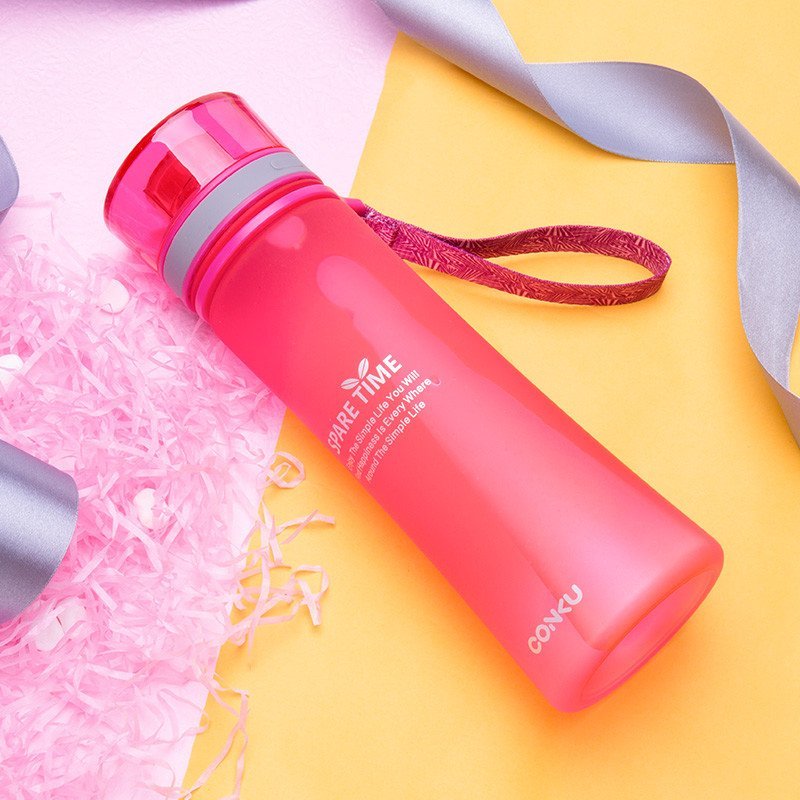 康酷随手杯时尚运动便携韩版水杯 学生创意带盖防漏提绳潮流杯子 红色