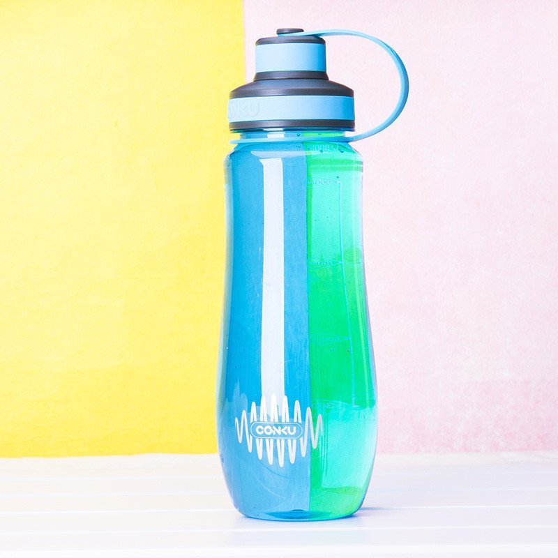 康酷塑料杯水杯便携杯子创意运动健身水瓶时尚品牌随手杯彩色带盖 天蓝色