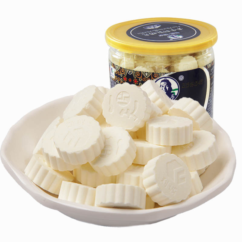 含牛初乳奶贝高清实拍图