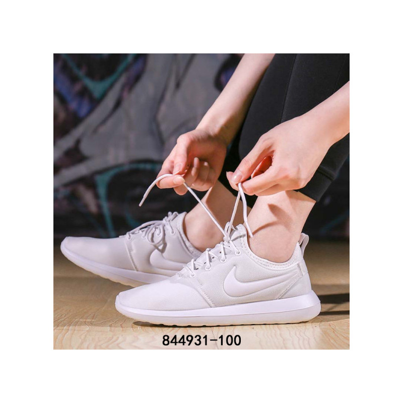 NIKE耐克女鞋秋新款运动鞋ROSHETWO休闲跑步鞋844931-100 40 001黑/白