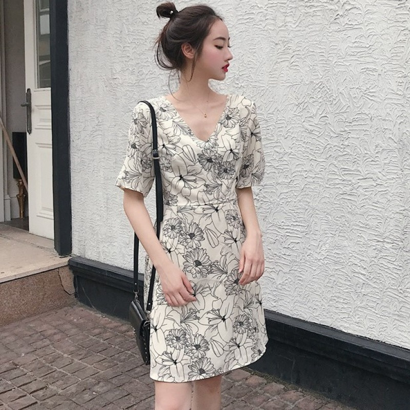 2018夏季新款复古水墨印花裙子收腰V领中长款系带短袖连衣裙女装 均码 杏色