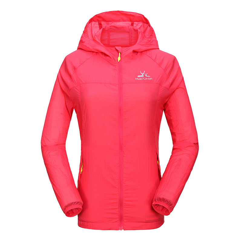 牧高笛户外徒步露营运动风衣轻薄防风防晒春夏季连帽皮肤衣女款EWA1716002 S/155 樱桃红