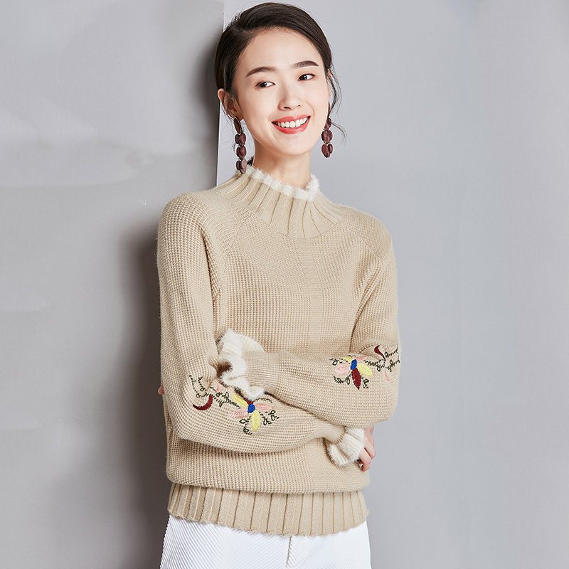 欧昵雪秋冬季绣花长袖宽松休闲半高领套头毛衣女厚针织衫 S 深杏色