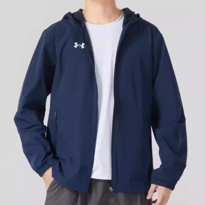 安德玛(Under Armour)外套男装新款防风连帽健身训练跑步运动透气宽松夹克22500408-001 ZP