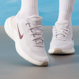 耐克(NIKE)女鞋新款UPLIFT SC运动鞋复古潮流时尚厚底跑步休闲鞋IB2766-605 ZP