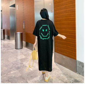 韩国大码T恤女装夏季笑脸卡通连衣裙女宽松开叉中长款过膝长裙子