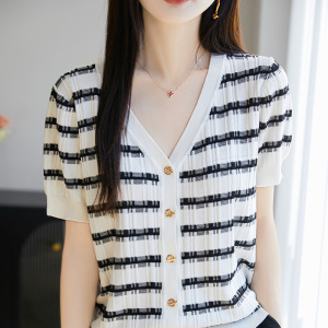 小香风V领短袖冰丝针织衫薄款2026夏季新款复古条纹显瘦开衫上衣