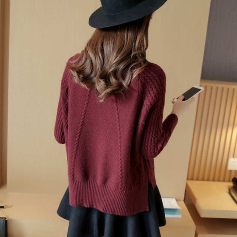 红色宽松下摆开叉毛衣