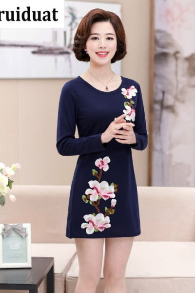 Kruidvat2017春季新款女装桃花圆领绣花长袖宽松长款连衣裙Z041