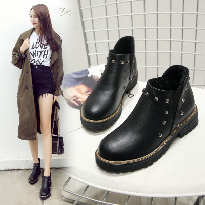 902新款天天特价大码短靴40圆头平底41铆钉女靴42低跟裸靴43短筒马丁靴潮定制