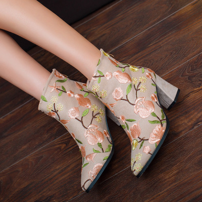 秋款短靴春秋女新款百搭单靴女粗跟高跟短筒民族风刺绣花靴