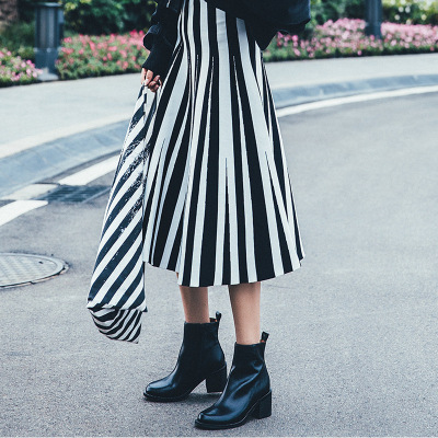 靴子女秋款新款百搭复古中粗跟圆头显腿长短靴女裸靴踝靴