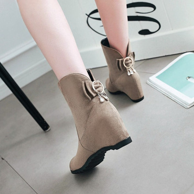 韩版时尚蝴蝶结百搭内增高女鞋子秋冬新款休闲高跟短靴通勤马丁靴