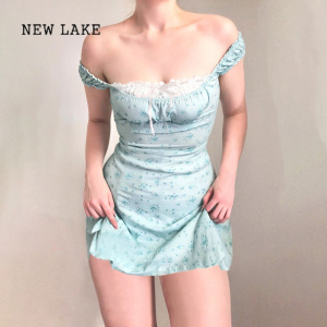 NEW LAKE法式露肩碎花连衣裙女蕾丝拼接甜辣风高腰欧美蓝色短裙