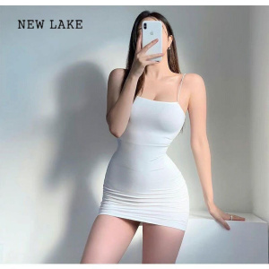 NEW LAKE纯色紧身平口吊带连衣裙女夏季新款弹力修身显瘦低胸辣妹包臀短裙