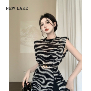 NEW LAKE夏季高级感斑马纹背心连衣裙女独特别致气质收腰坎肩无袖开叉裙子