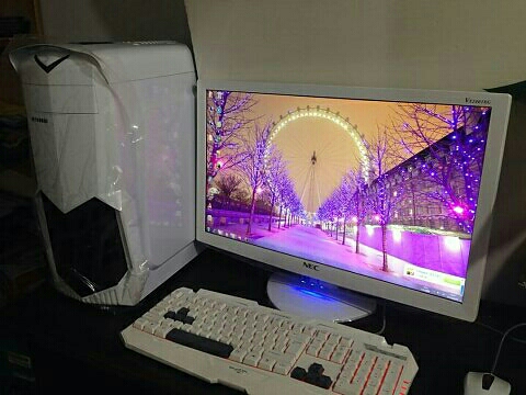 二手台式电脑主机白色组装机原装8g独显24寸全套品牌游戏高配电脑